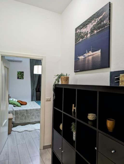 Bright Flat Just 10 Minutes From The City Centre Como Buitenkant foto