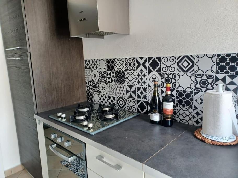 Bright Flat Just 10 Minutes From The City Centre Como Buitenkant foto