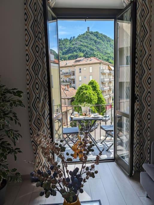 Bright Flat Just 10 Minutes From The City Centre Como Buitenkant foto