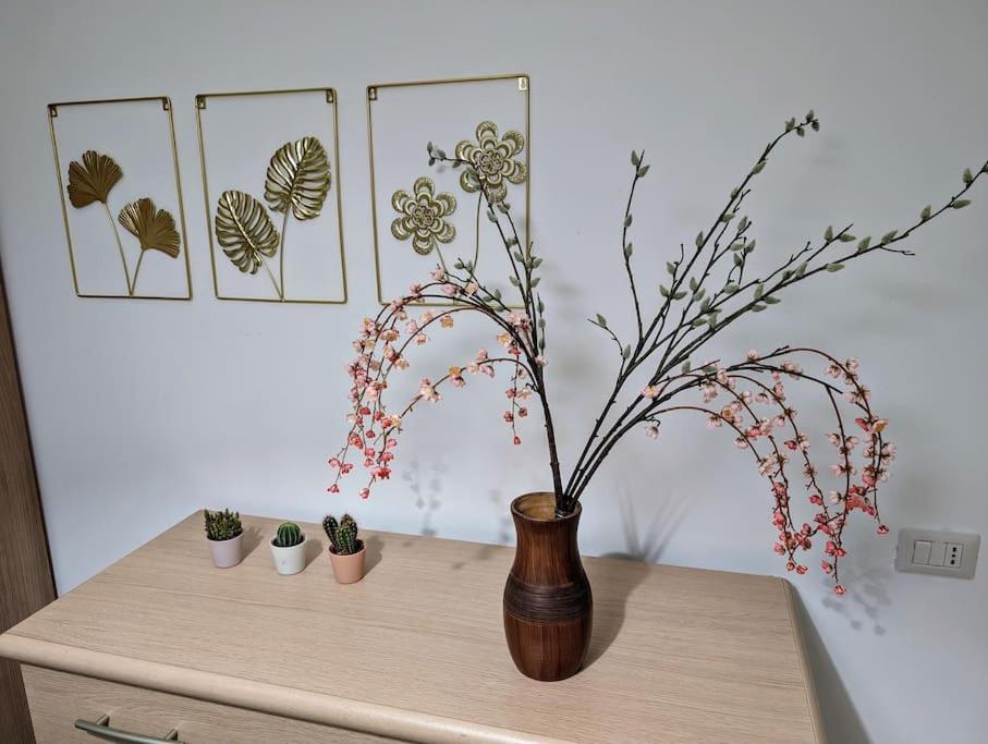 Bright Flat Just 10 Minutes From The City Centre Como Buitenkant foto