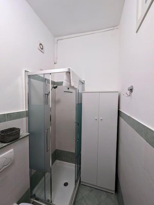 Bright Flat Just 10 Minutes From The City Centre Como Buitenkant foto