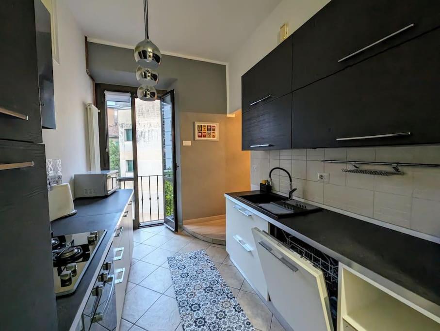 Bright Flat Just 10 Minutes From The City Centre Como Buitenkant foto