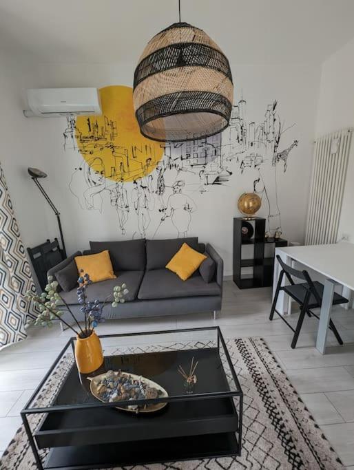 Bright Flat Just 10 Minutes From The City Centre Como Buitenkant foto
