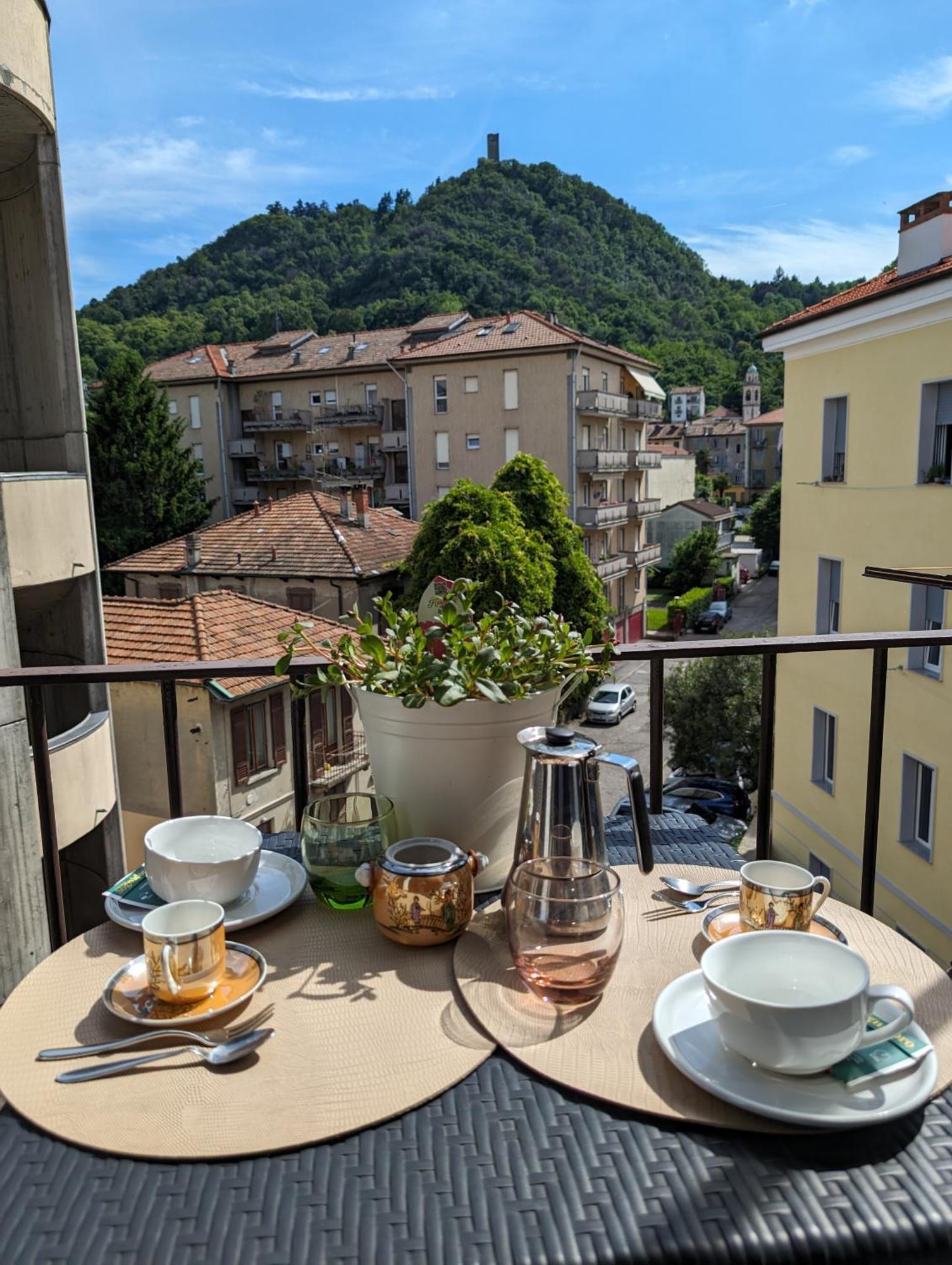 Bright Flat Just 10 Minutes From The City Centre Como Buitenkant foto